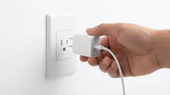 Skal du trække opladeren ud af stikkontakten? Vi vil fjerne alle dine tvivl én gang for alle.